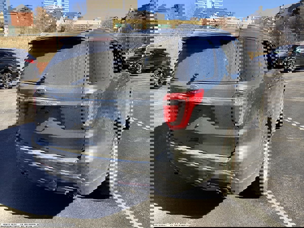 Used 2018 Ford Explorer XLT w/ Equipment Group 202A image 6