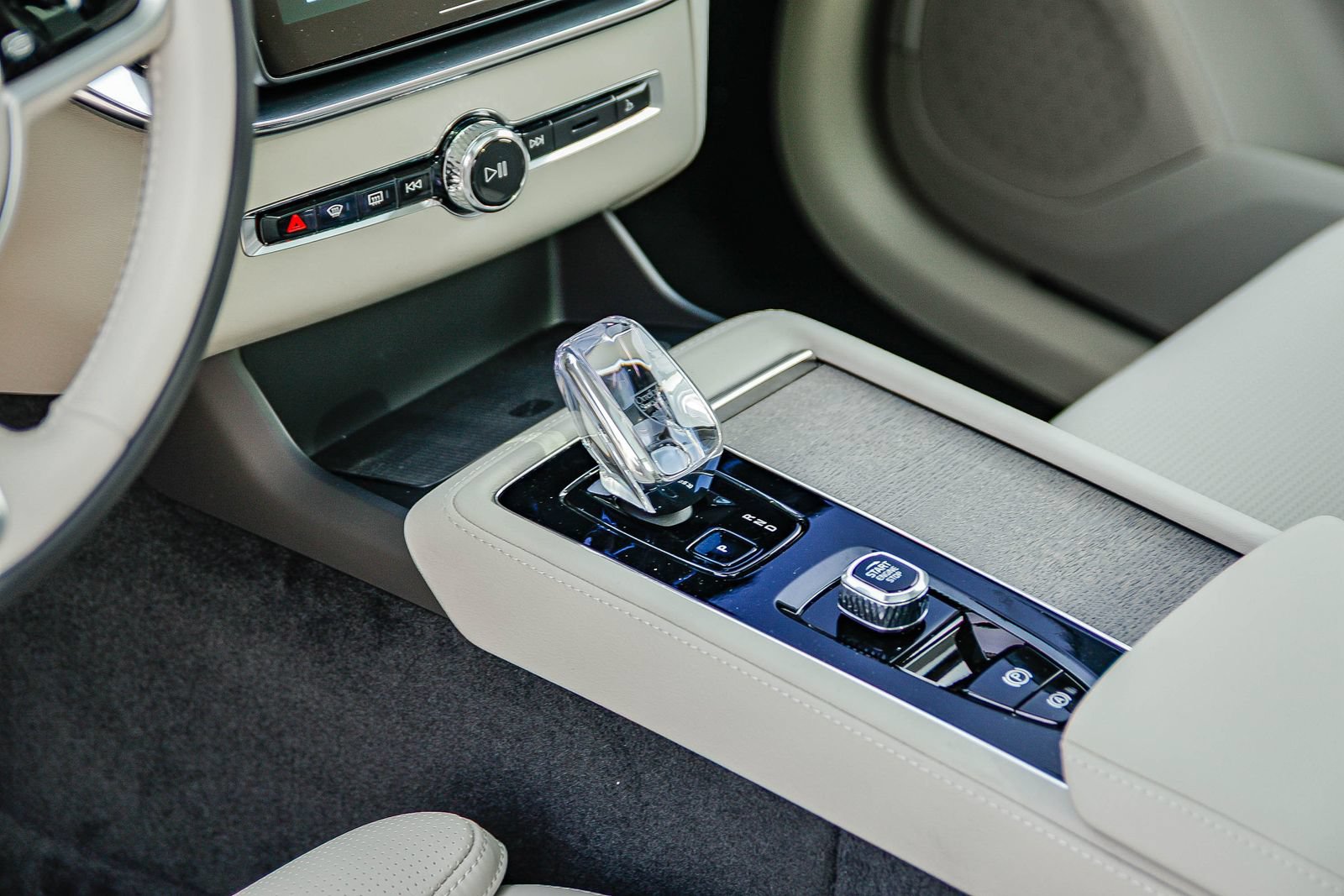 New 2026 Volvo XC90 T8 Ultra w/ Protection Package Premier AWD/4WD image 21