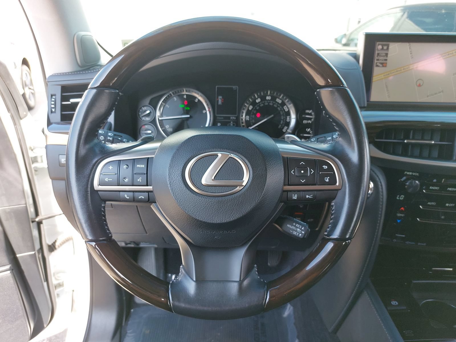 Used 2018 Lexus LX 570 4WD image 20