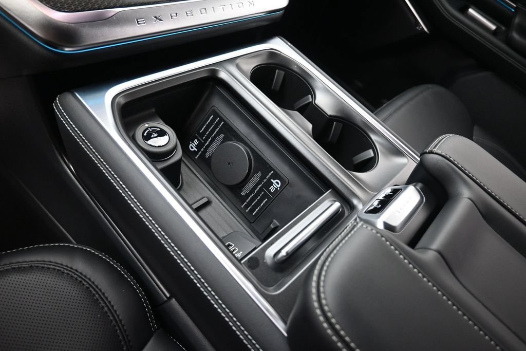 New 2027 Ford Expedition Platinum w/ Stealth Appearance Package RWD image 7