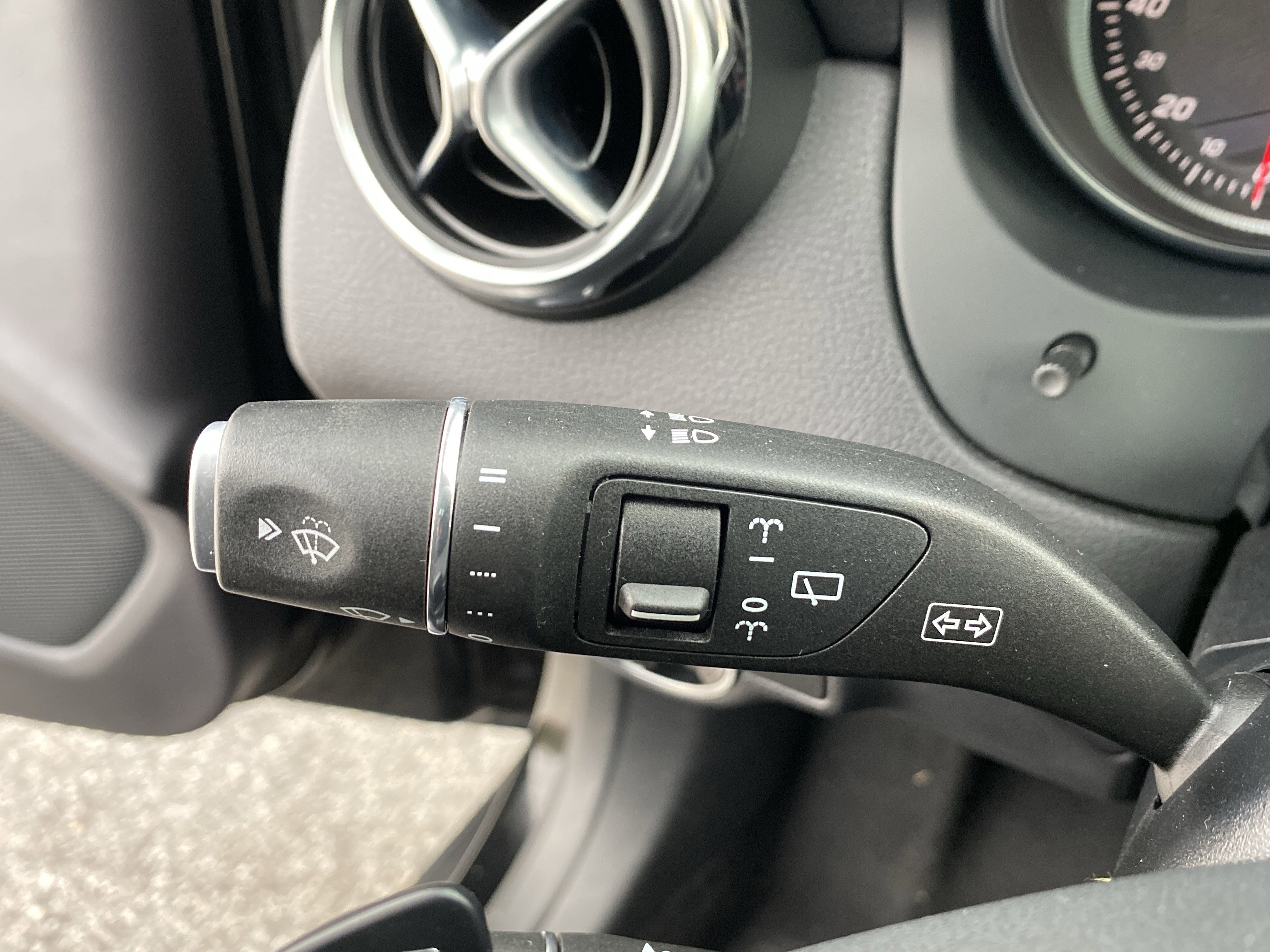 Used 2019 Mercedes-Benz GLA 250 4MATIC image 33