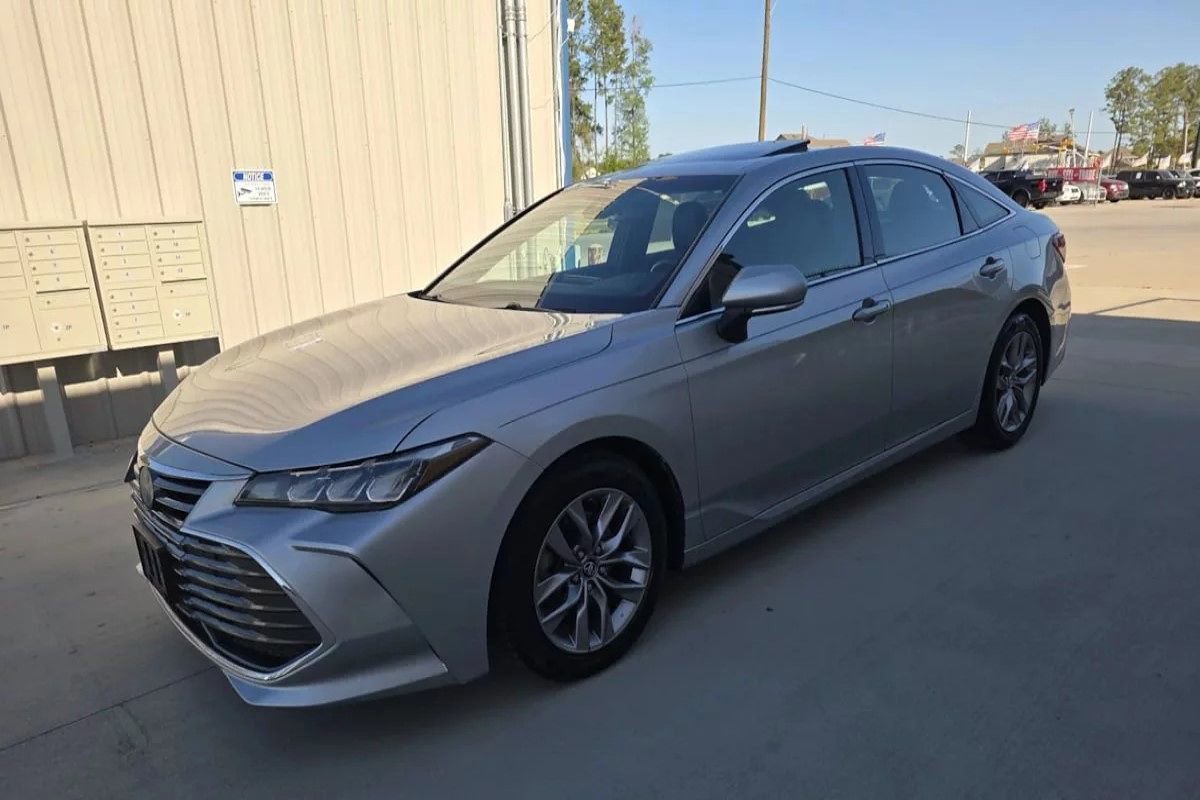 Used 2019 Toyota Avalon XLE w/ Moonroof Package