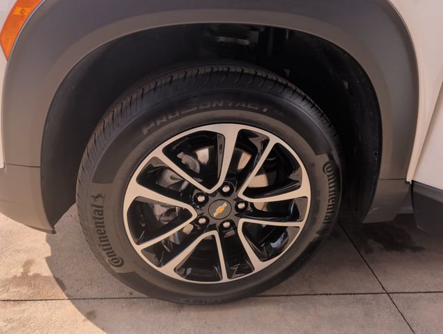 Used 2025 Chevrolet TrailBlazer LT AWD/4WD image 23