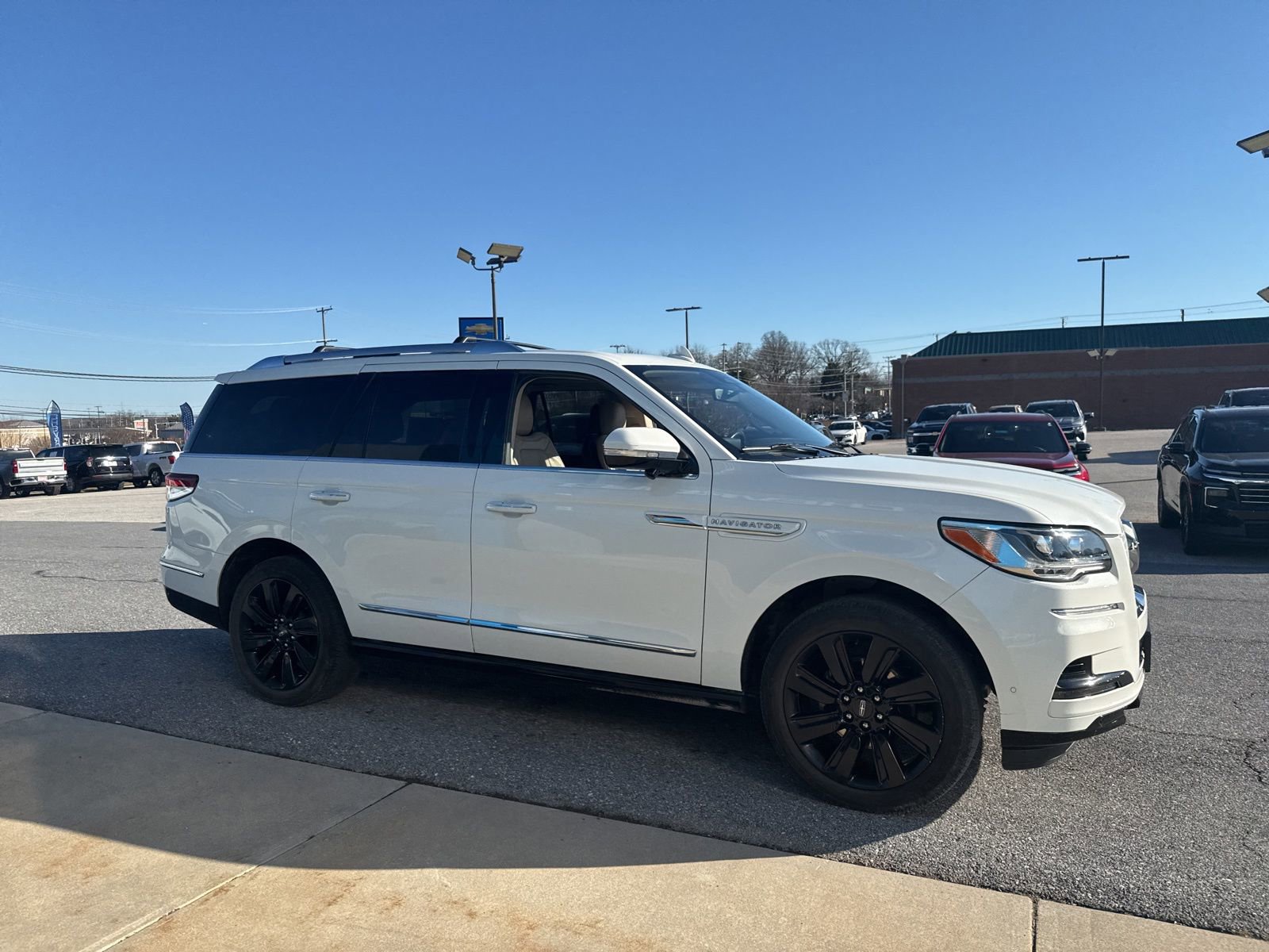 Used 2022 Lincoln Navigator Reserve image 4