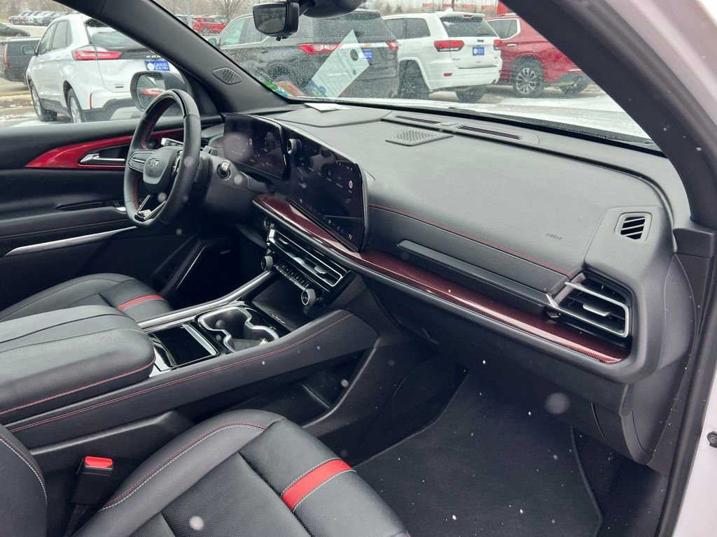 Used 2024 Chevrolet Traverse RS image 31