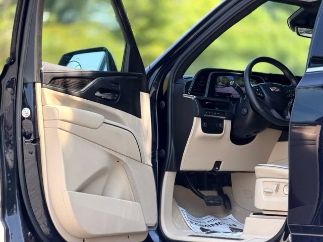 Used 2023 Cadillac Escalade ESV Premium Luxury AWD/4WD image 9