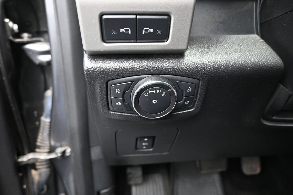 Used 2015 Ford F150 Lariat w/ Equipment Group 502A Luxury AWD/4WD image 11