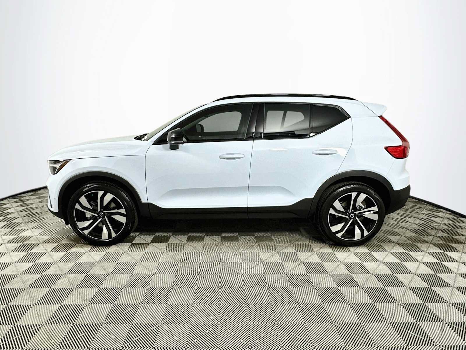 New 2026 Volvo XC40 B5 Ultra AWD/4WD image 4