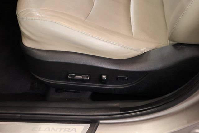 Used 2014 Hyundai Elantra Limited FWD image 12
