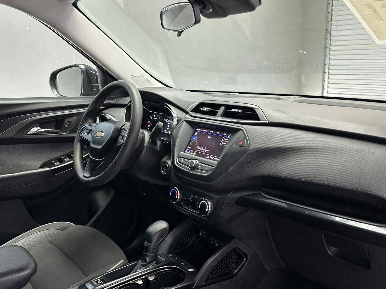 Used 2023 Chevrolet TrailBlazer LT FWD image 9