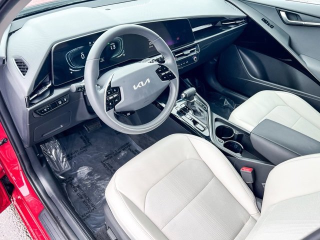 Used 2024 Kia Niro EX image 12