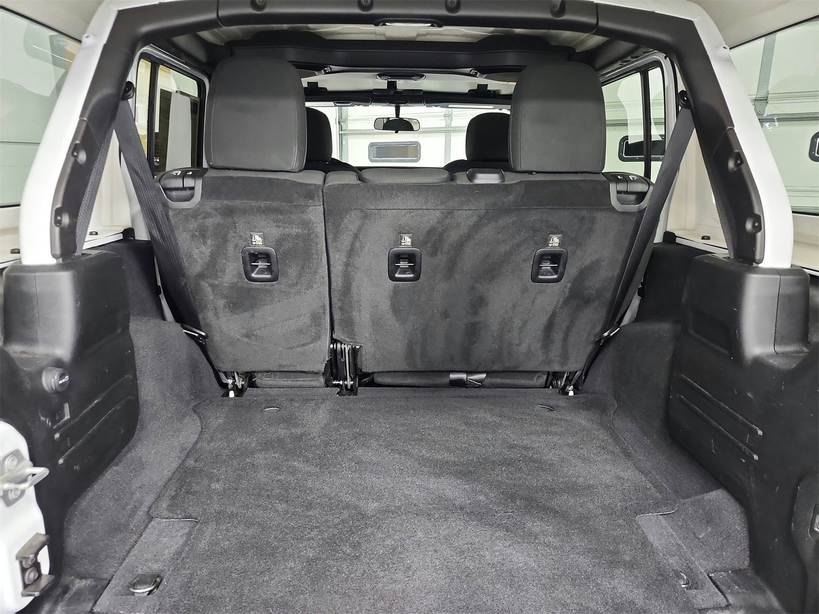 Used 2018 Jeep Wrangler Unlimited Sahara image 43