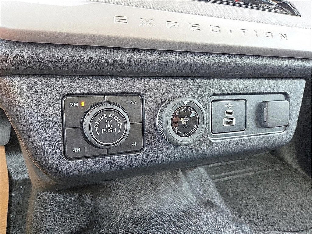 New 2025 Ford Expedition XL image 16