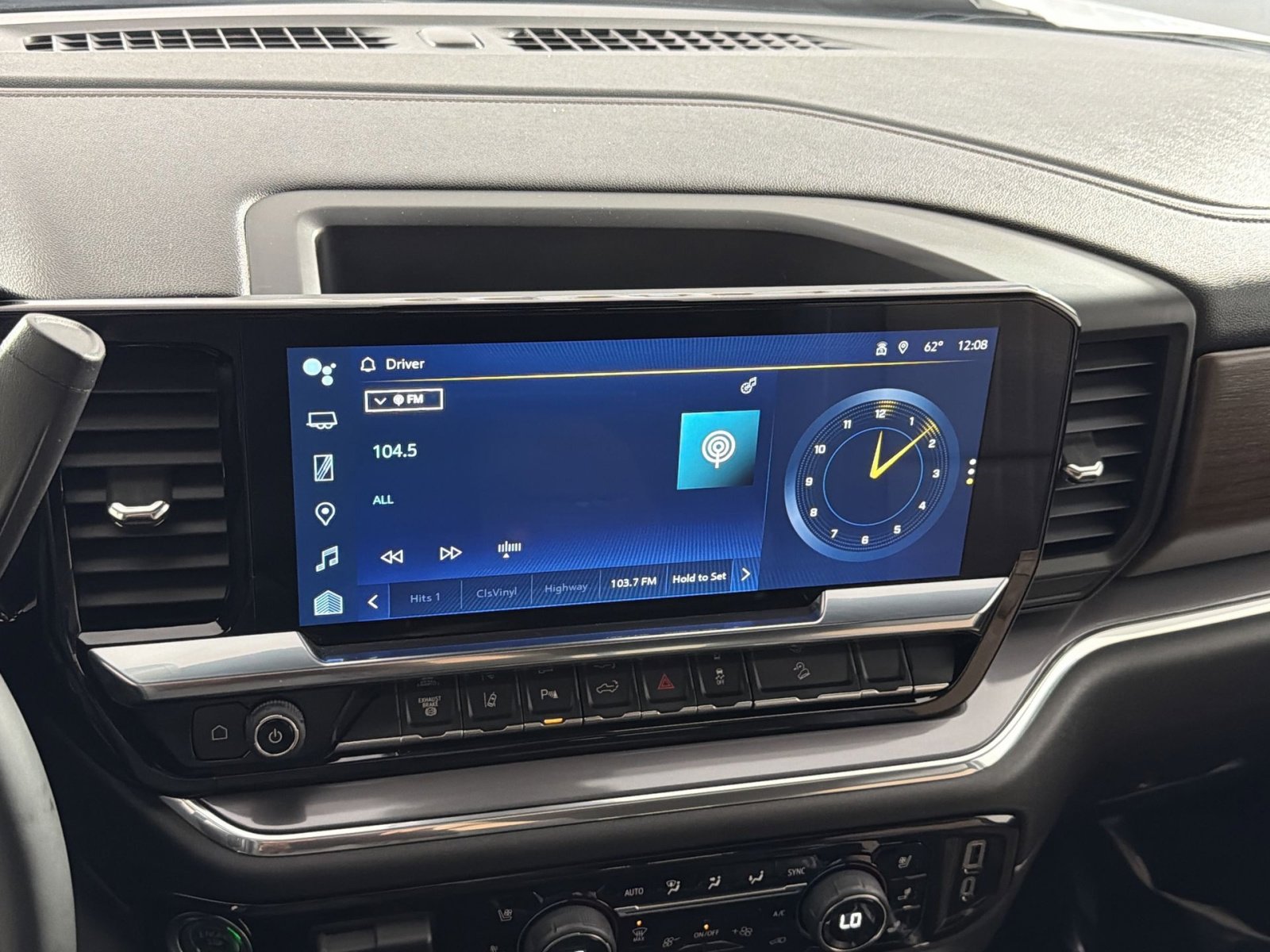 Used 2024 Chevrolet Silverado 2500 High Country w/ High Country Premium Package image 18