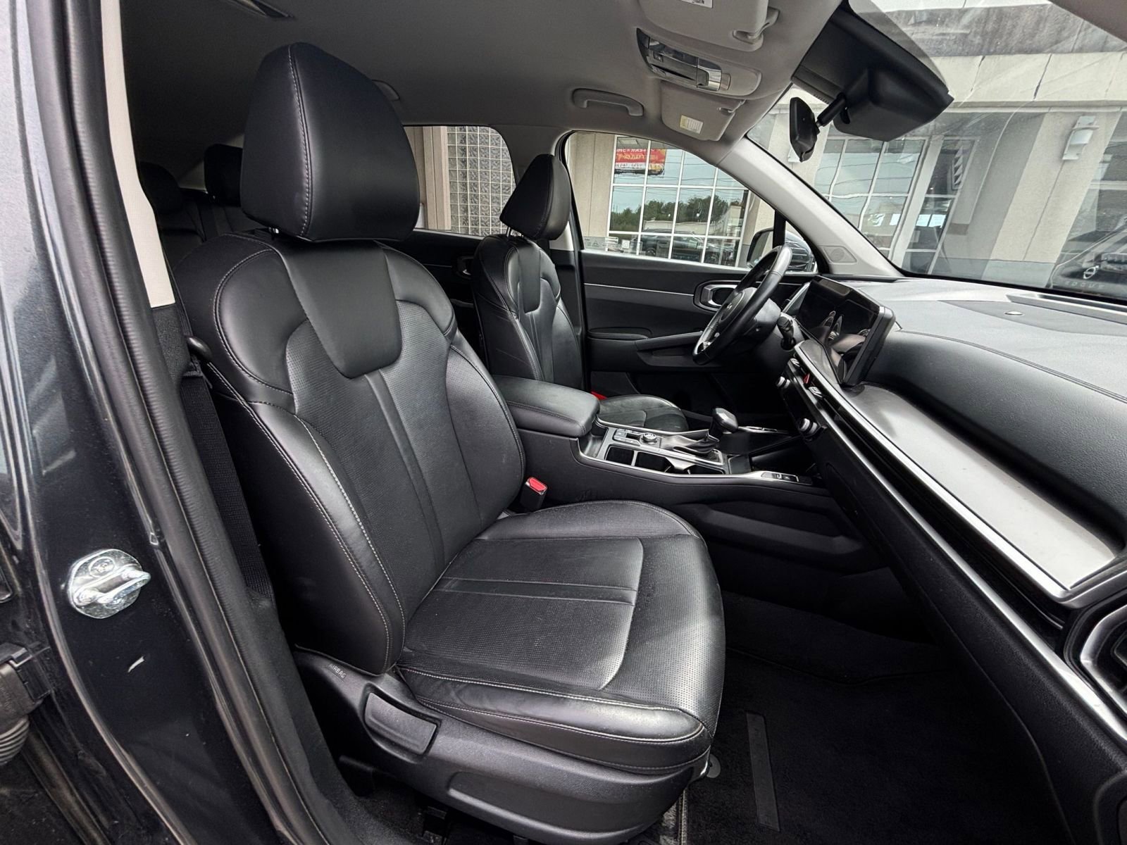 Used 2024 Kia Sorento S FWD image 39