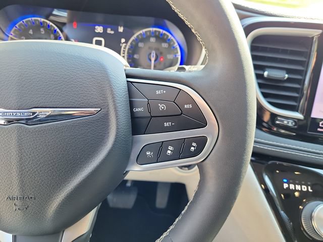 Used 2022 Chrysler Pacifica Touring-L AWD/4WD image 26