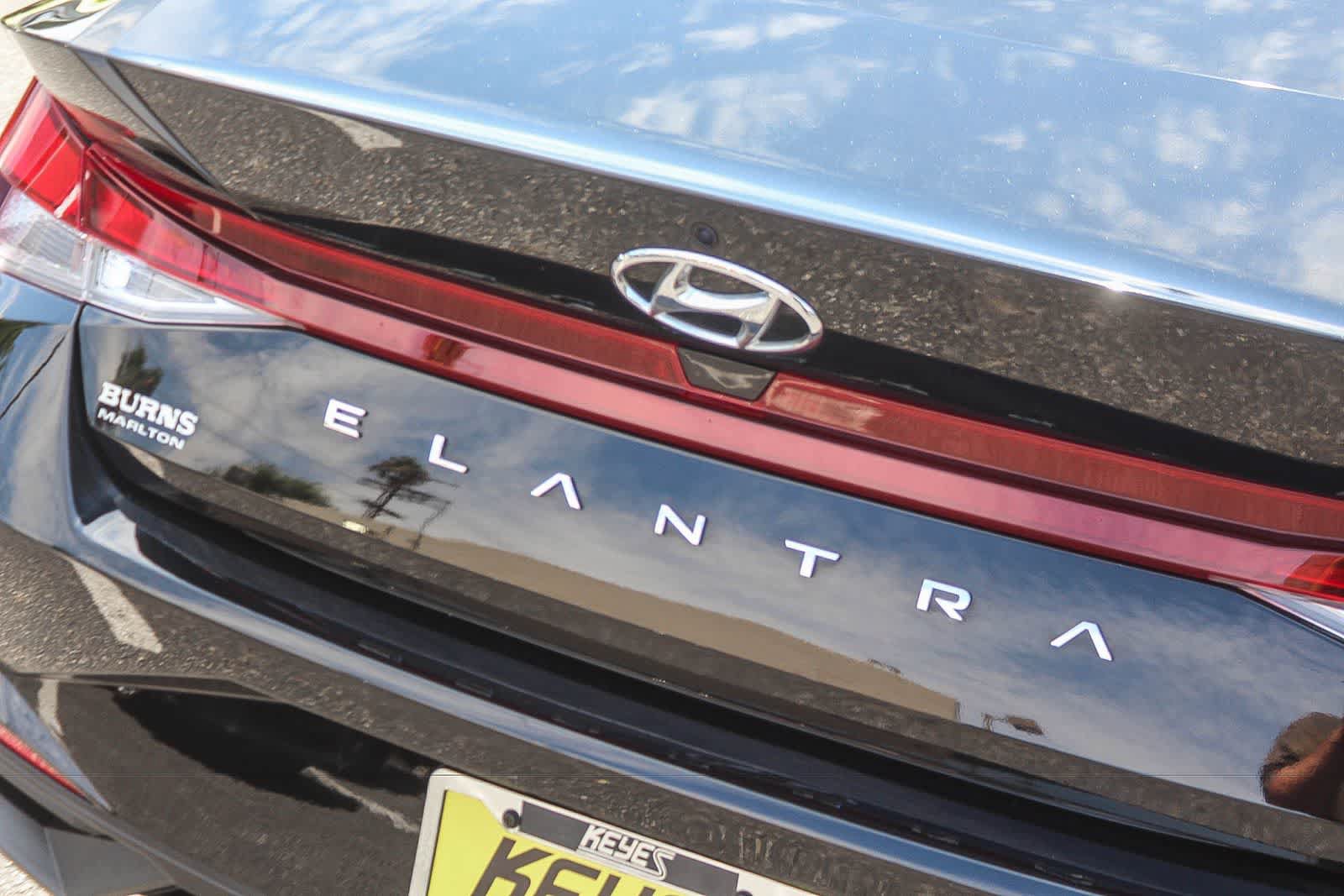 Certified 2023 Hyundai Elantra SE FWD image 9