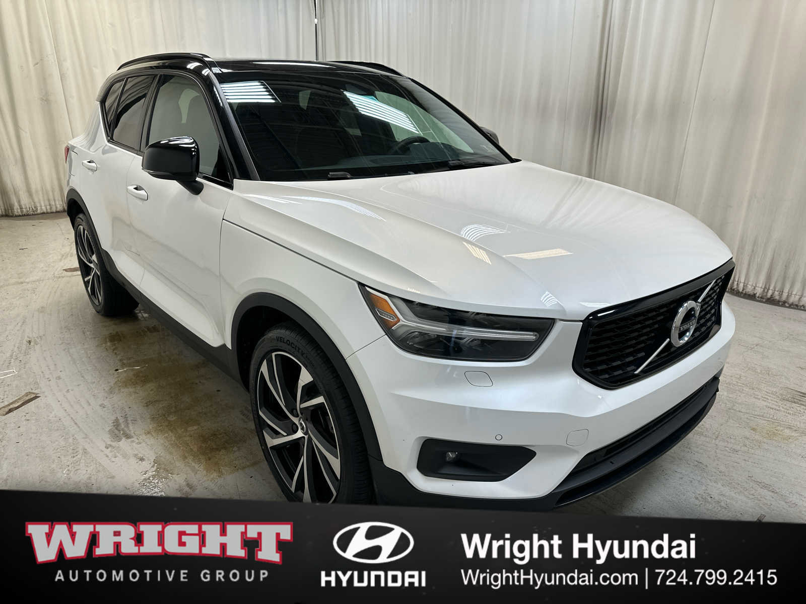 Used 2022 Volvo XC40 T5 R-Design AWD/4WD image 1