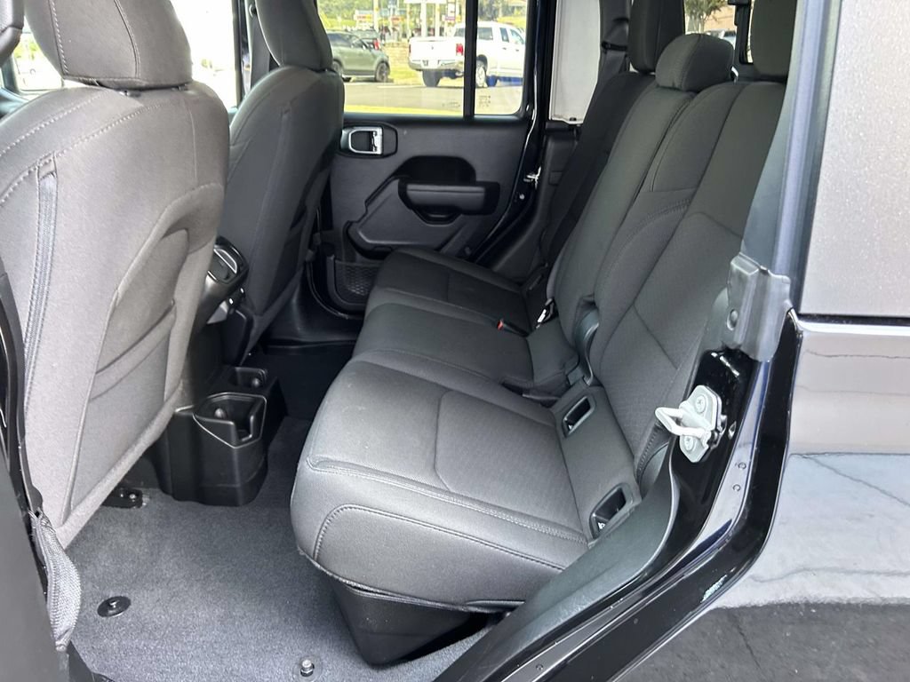 Used 2023 Jeep Gladiator Sport AWD/4WD image 10