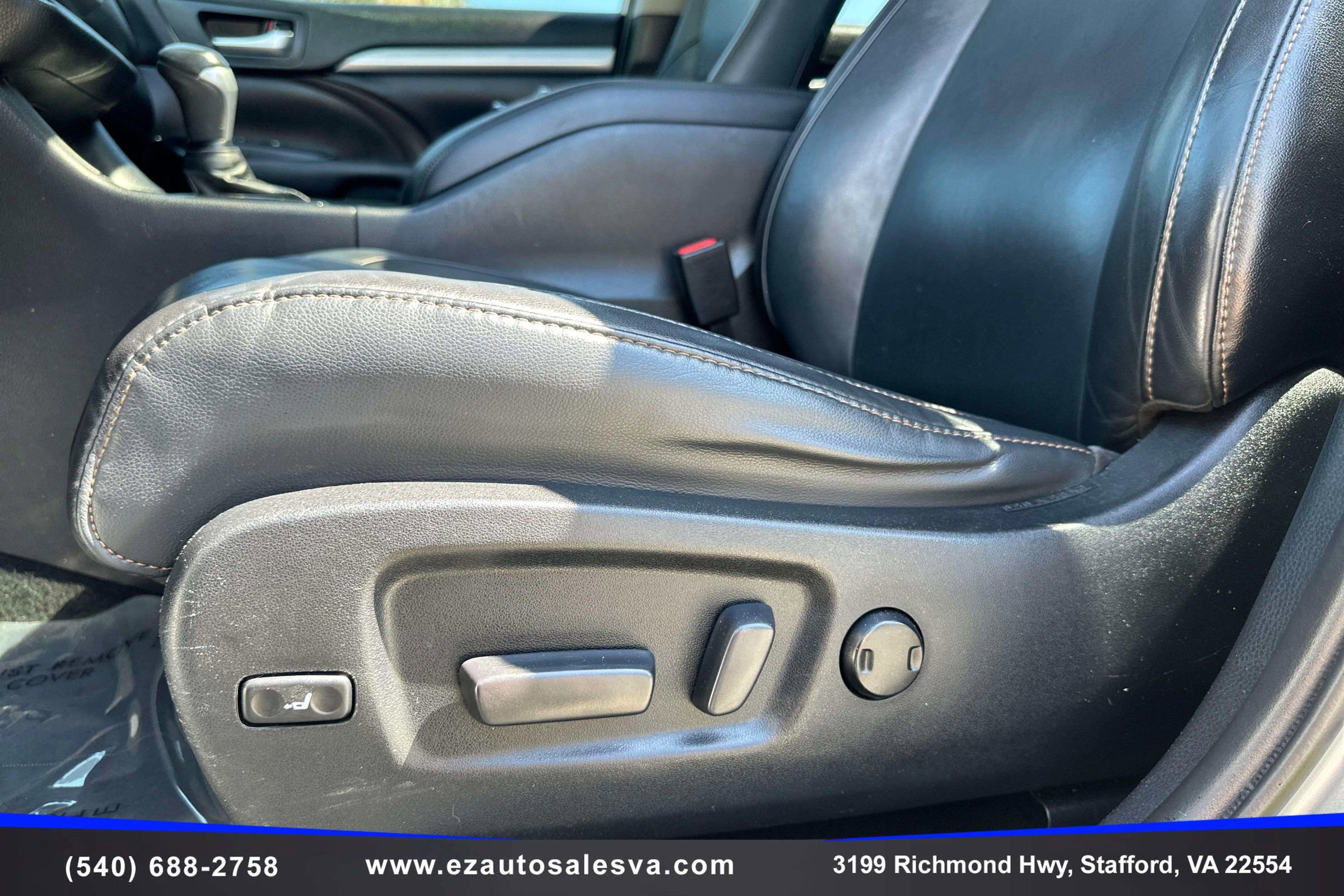 Used 2019 Toyota Highlander XLE AWD/4WD image 18