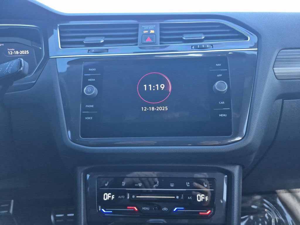 Used 2022 Volkswagen Tiguan SEL R-Line image 9