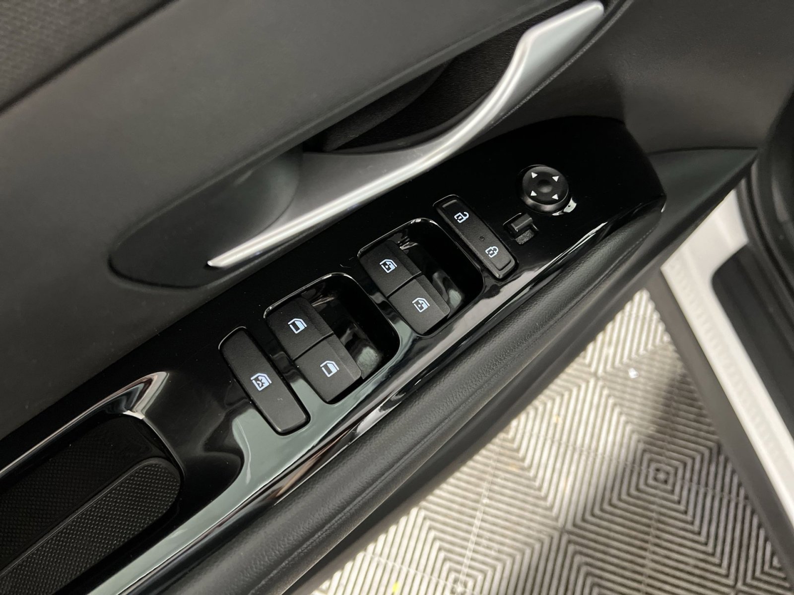 Used 2023 Hyundai Tucson Limited w/ Winter Package image 15