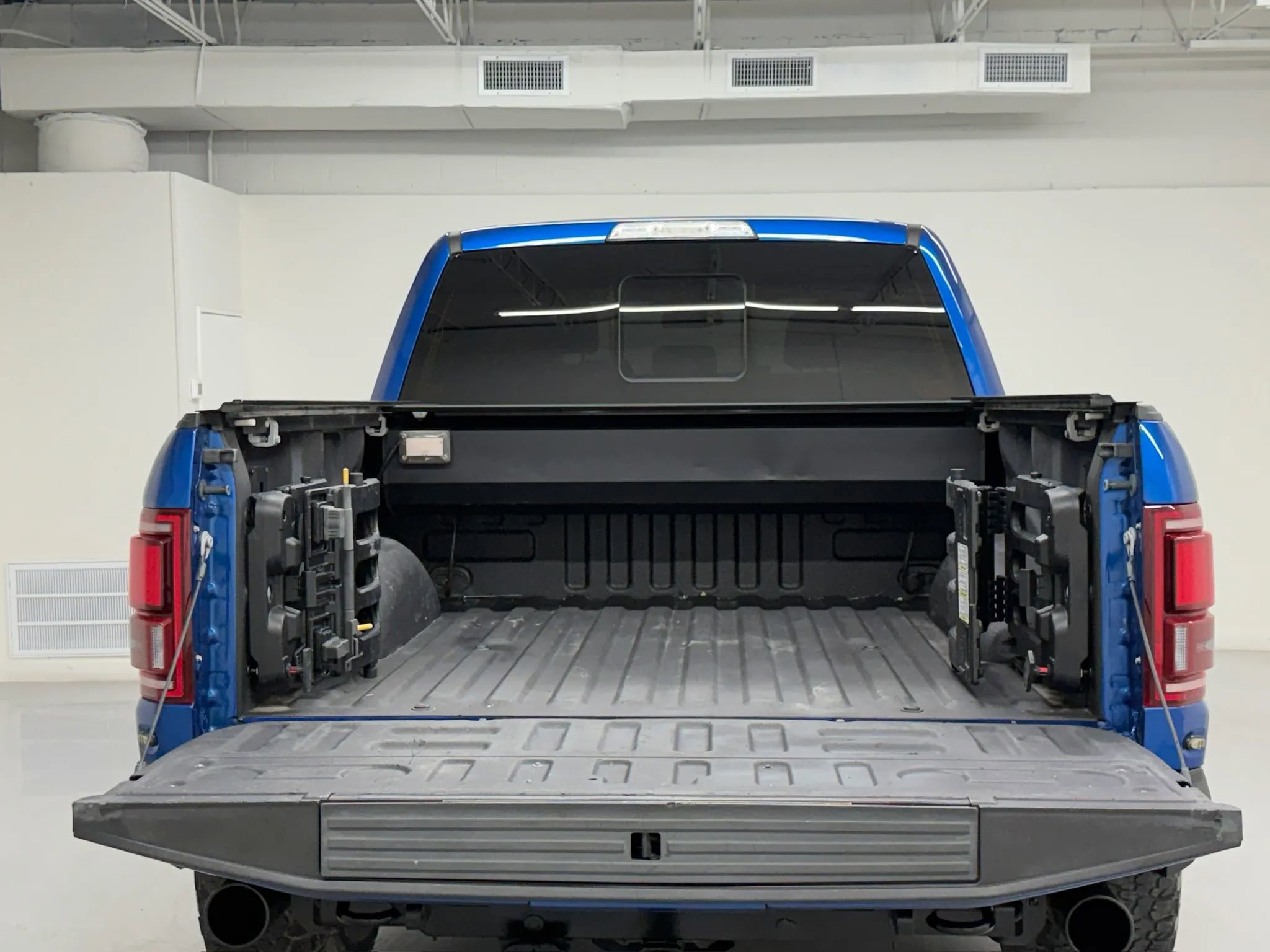 Used 2017 Ford F150 Raptor w/ Equipment Group 802A Luxury AWD/4WD image 40