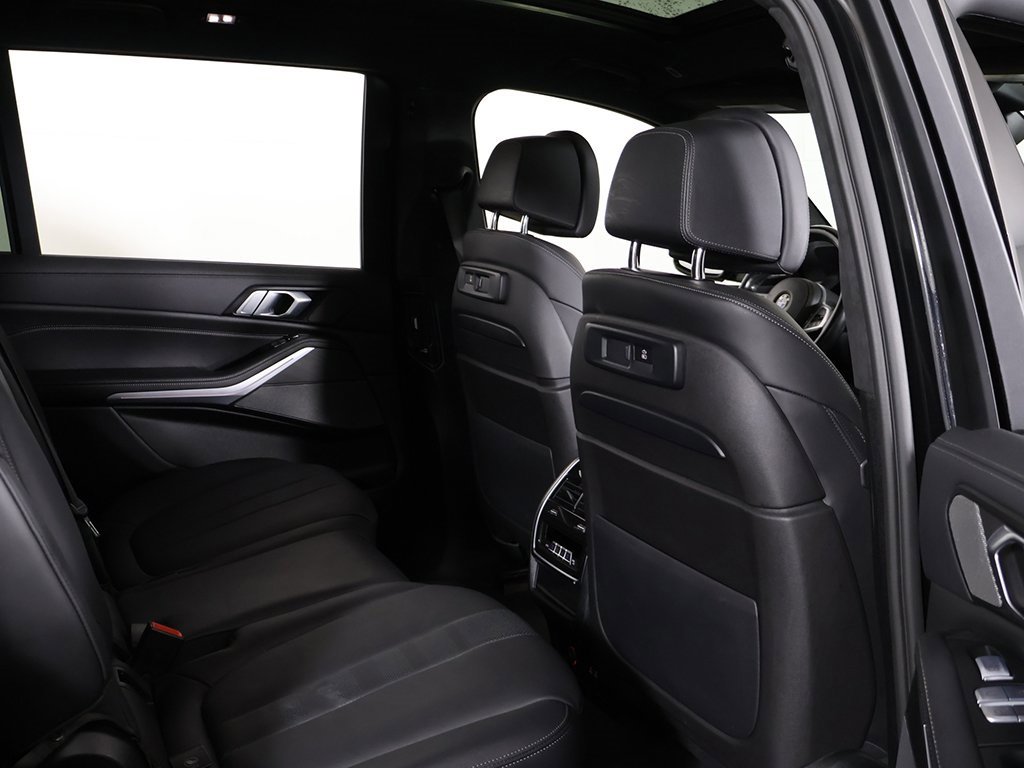 Used 2022 BMW X7 M50i image 34
