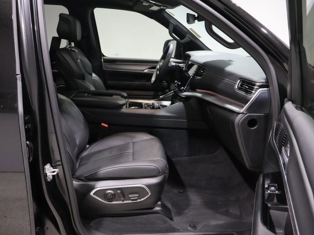 Used 2024 Jeep Wagoneer L Series II image 28