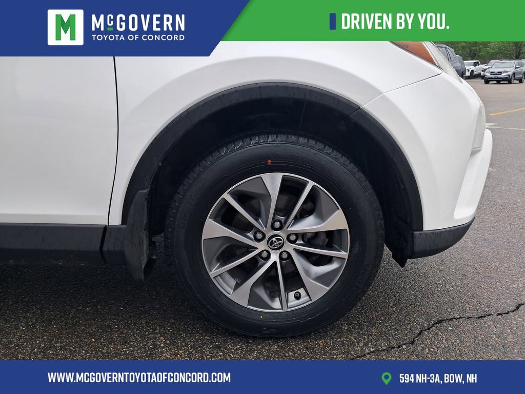 Used 2018 Toyota RAV4 LE AWD/4WD image 10
