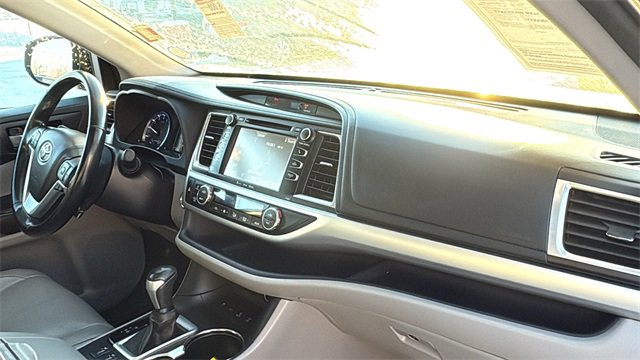 Used 2017 Toyota Highlander XLE image 34