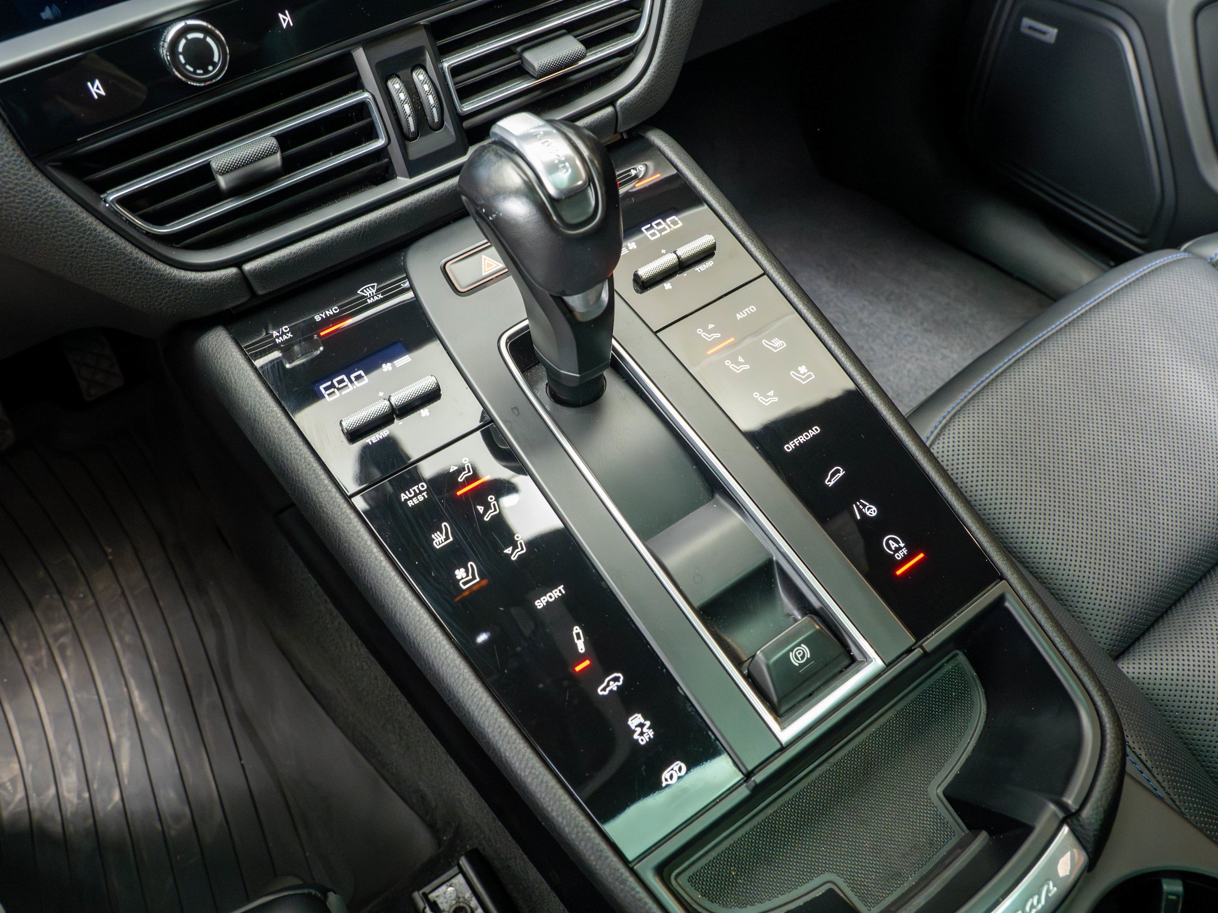Certified 2023 Porsche Macan GTS AWD/4WD image 28