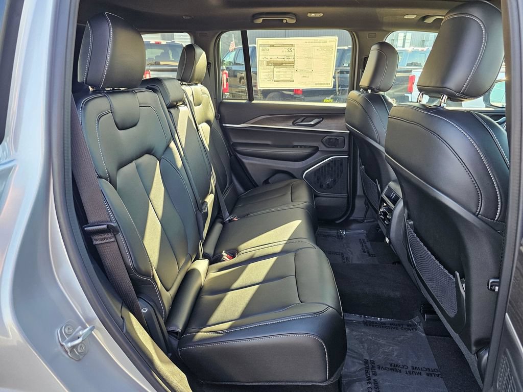 New 2025 Jeep Grand Cherokee Limited w/ Black Appearance Package AWD/4WD image 14