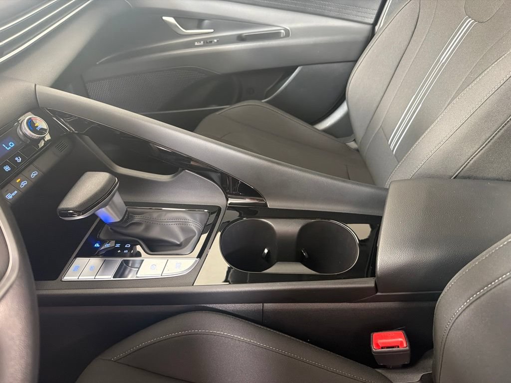 New 2025 Hyundai Elantra Hybrid FWD image 19