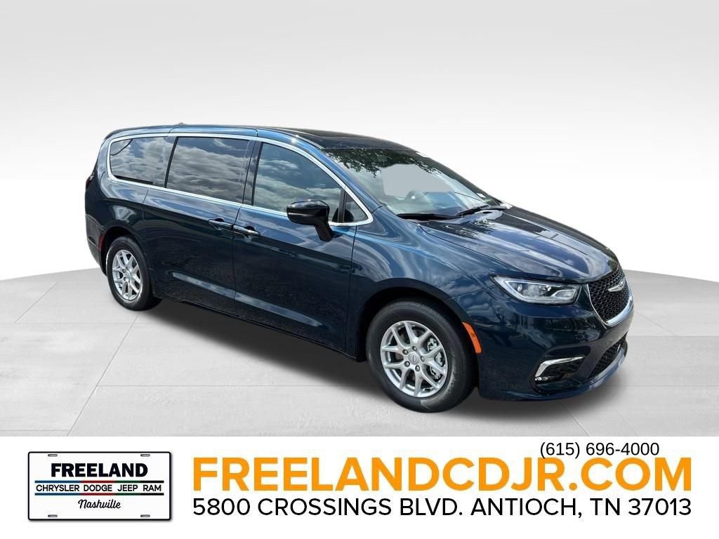 New 2025 Chrysler Pacifica Select FWD image 1