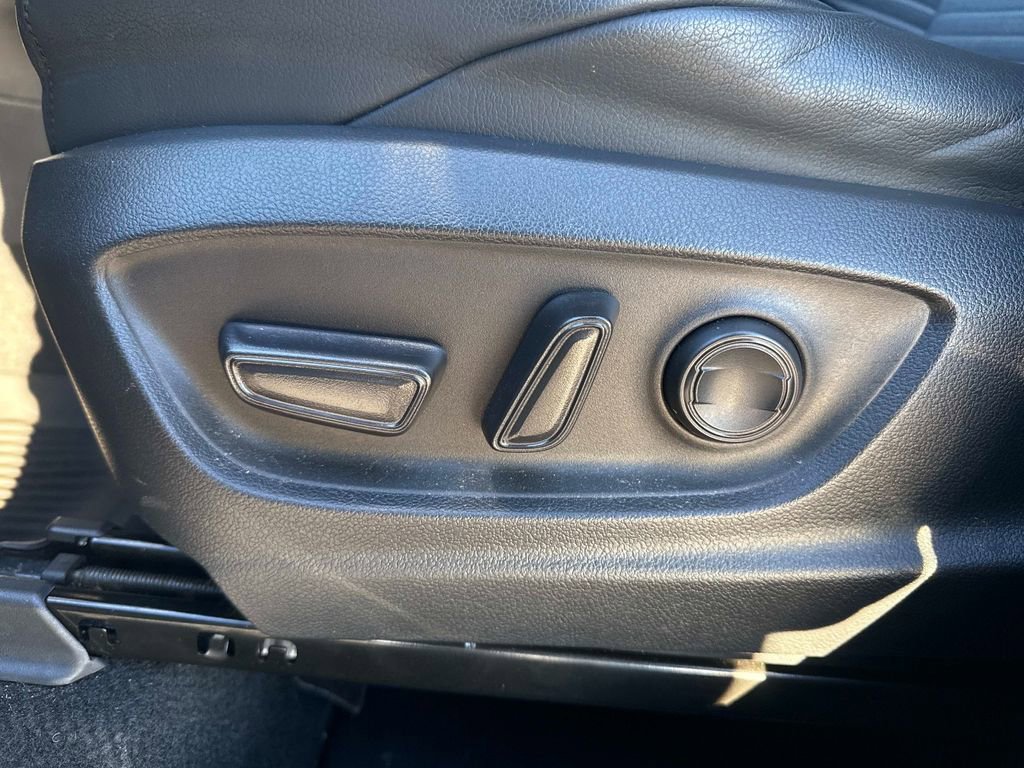 Used 2023 Toyota Corolla Cross XSE image 17