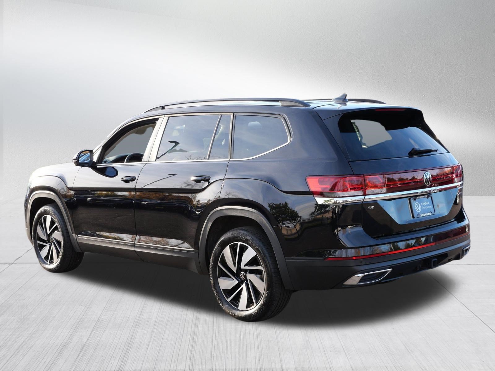 Certified 2024 Volkswagen Atlas SE w/ Panoramic Sunroof Package AWD/4WD image 5