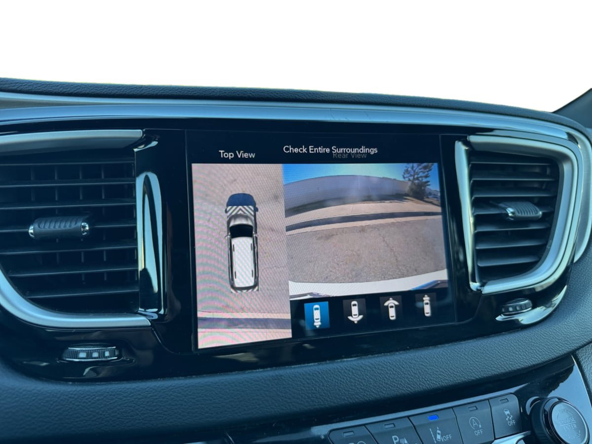 Used 2020 Chrysler Pacifica Touring-L AWD/4WD image 13