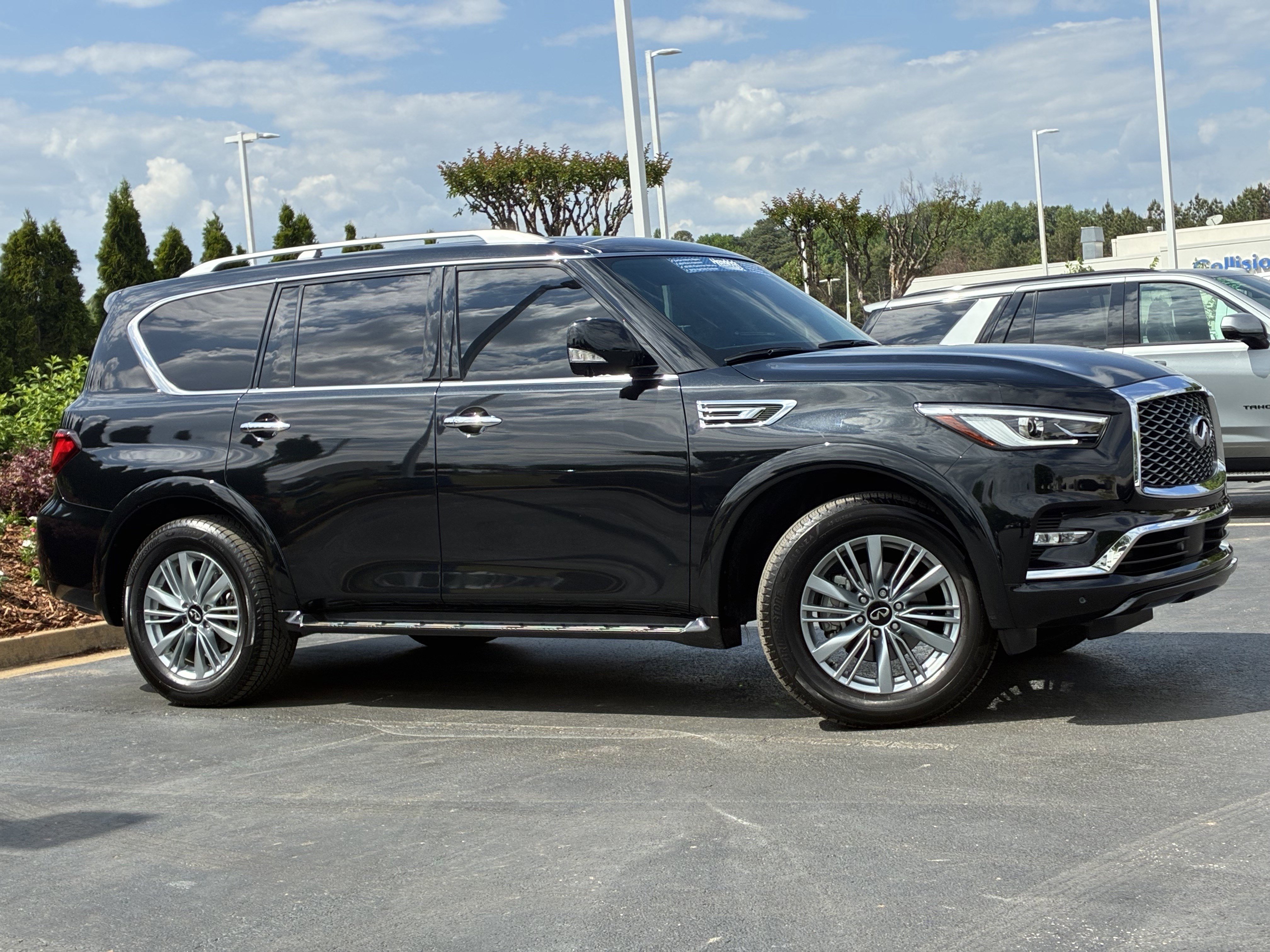 Used 2024 INFINITI QX80 Luxe w/ All-Season Package RWD image 3