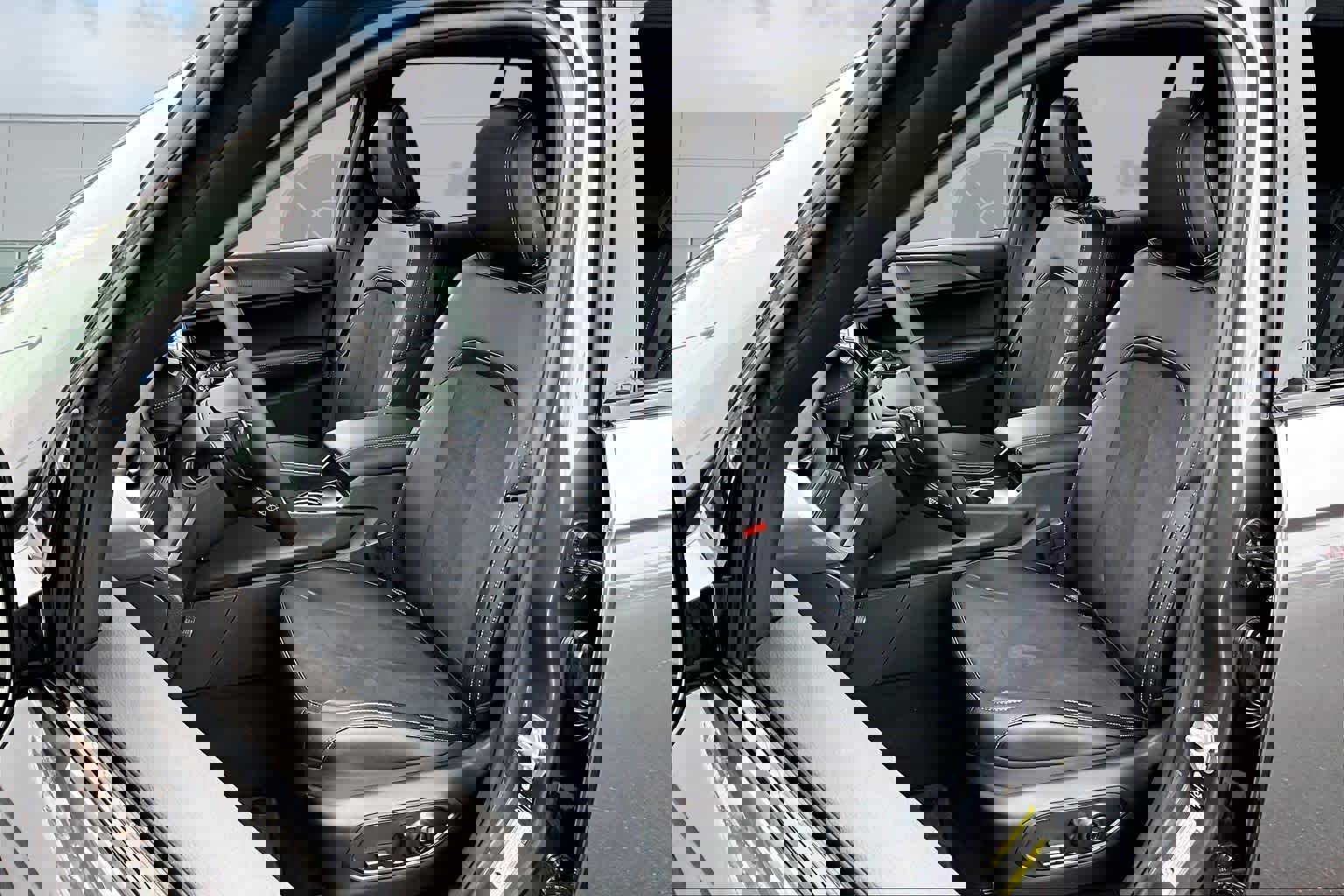 New 2025 Jeep Grand Cherokee Altitude image 11