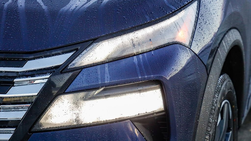 Used 2024 Nissan Rogue SV image 5