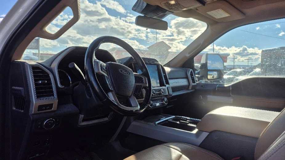 Used 2022 Ford F350 Lariat w/ Lariat Ultimate Package AWD/4WD image 5