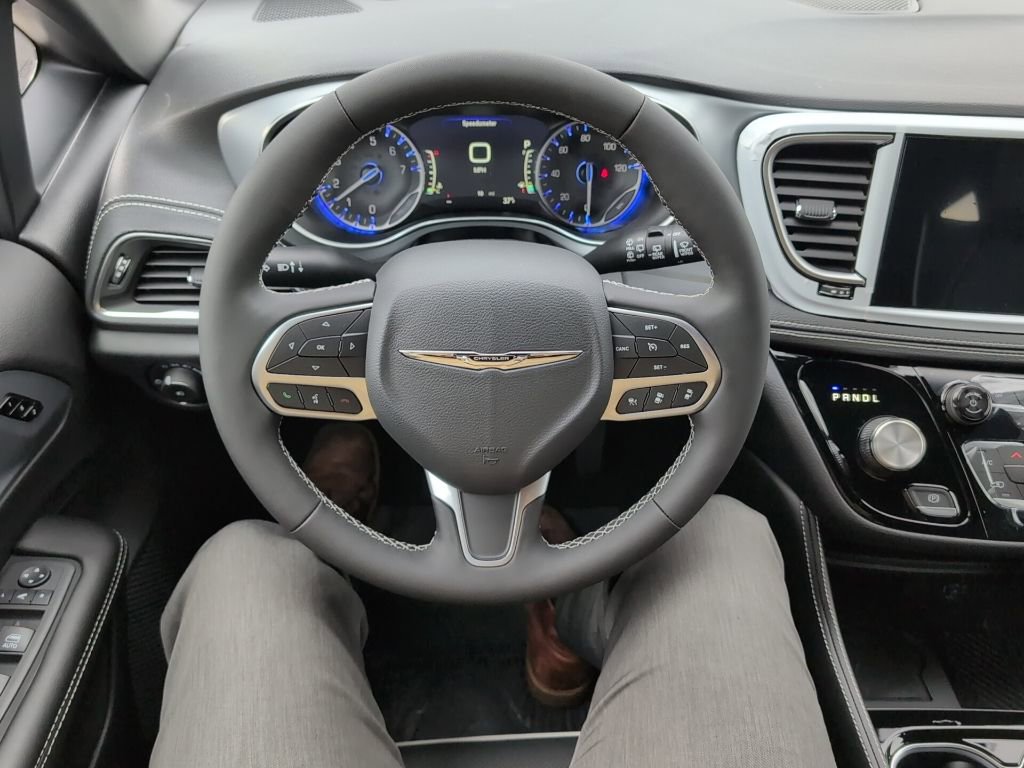 New 2026 Chrysler Pacifica Limited AWD/4WD image 32
