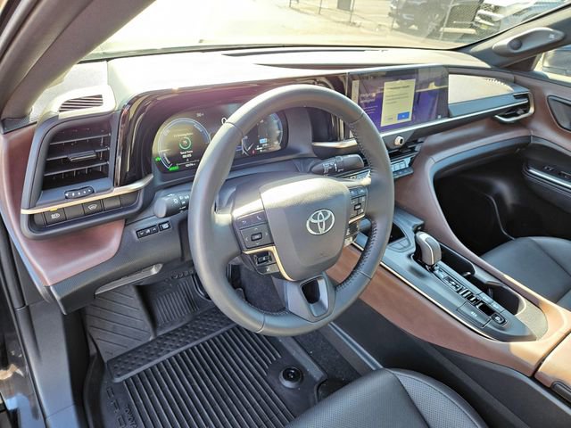Used 2023 Toyota Crown Limited image 30