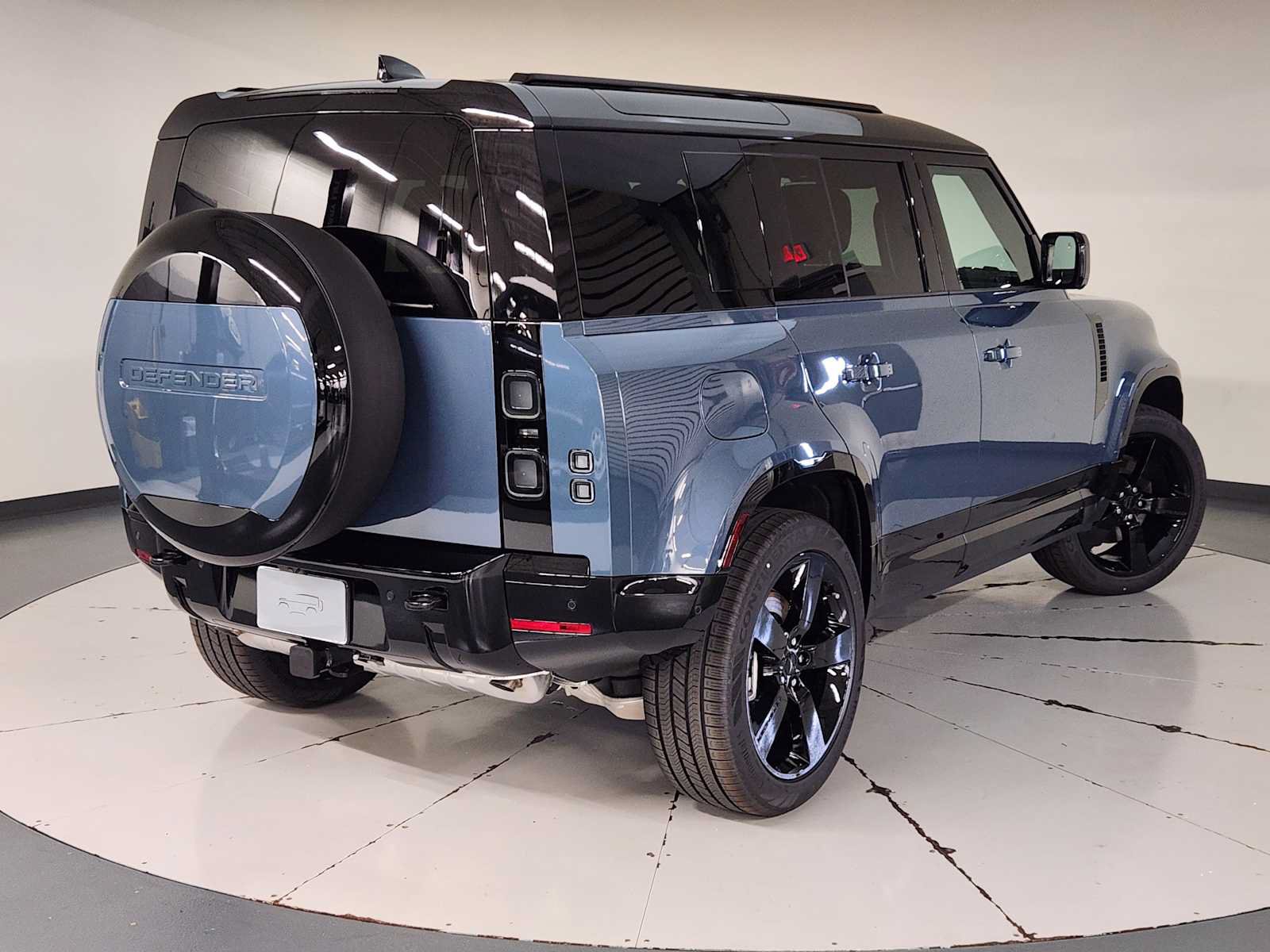 New 2026 Land Rover Defender 110 X-Dynamic SE AWD/4WD image 2