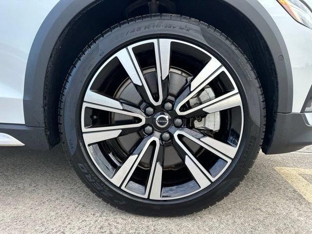 Certified 2024 Volvo V60 B5 Cross Country Ultimate AWD/4WD image 11