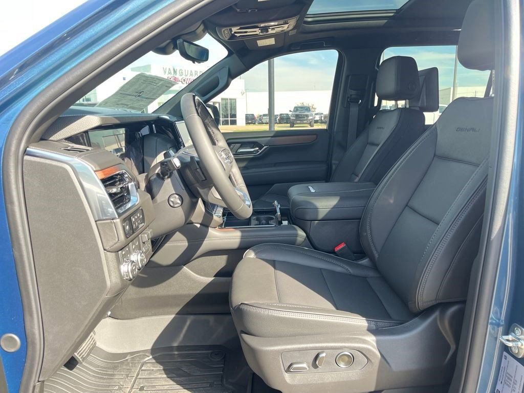 New 2026 GMC Yukon XL Denali w/ Denali Reserve Package image 11