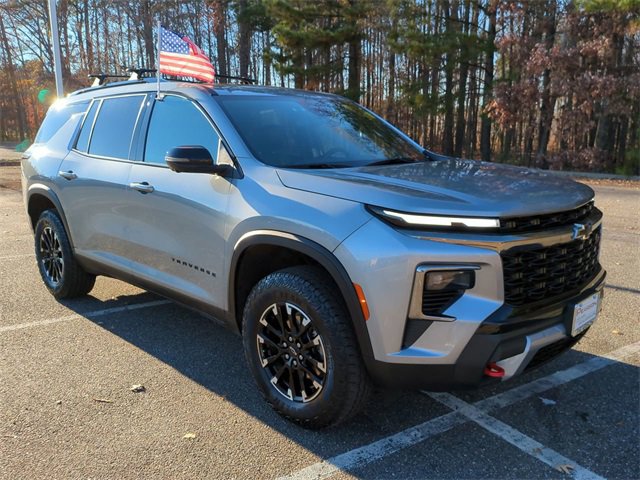 Used 2024 Chevrolet Traverse Z71 image 2