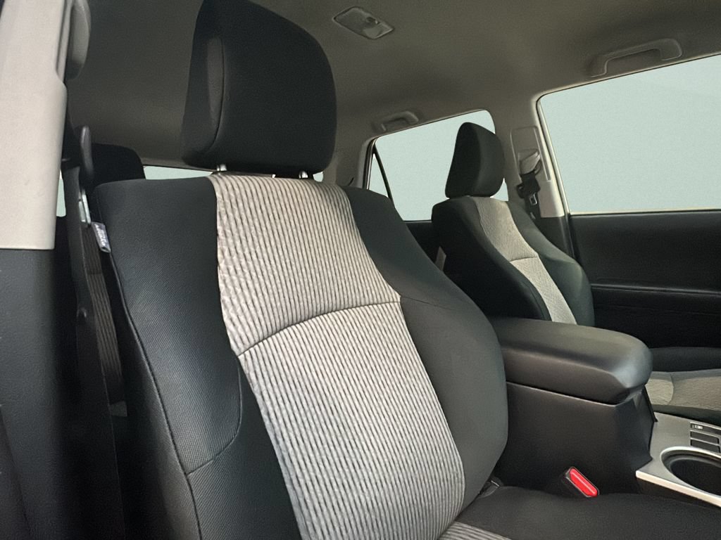 Used 2018 Toyota 4Runner SR5 AWD/4WD image 16