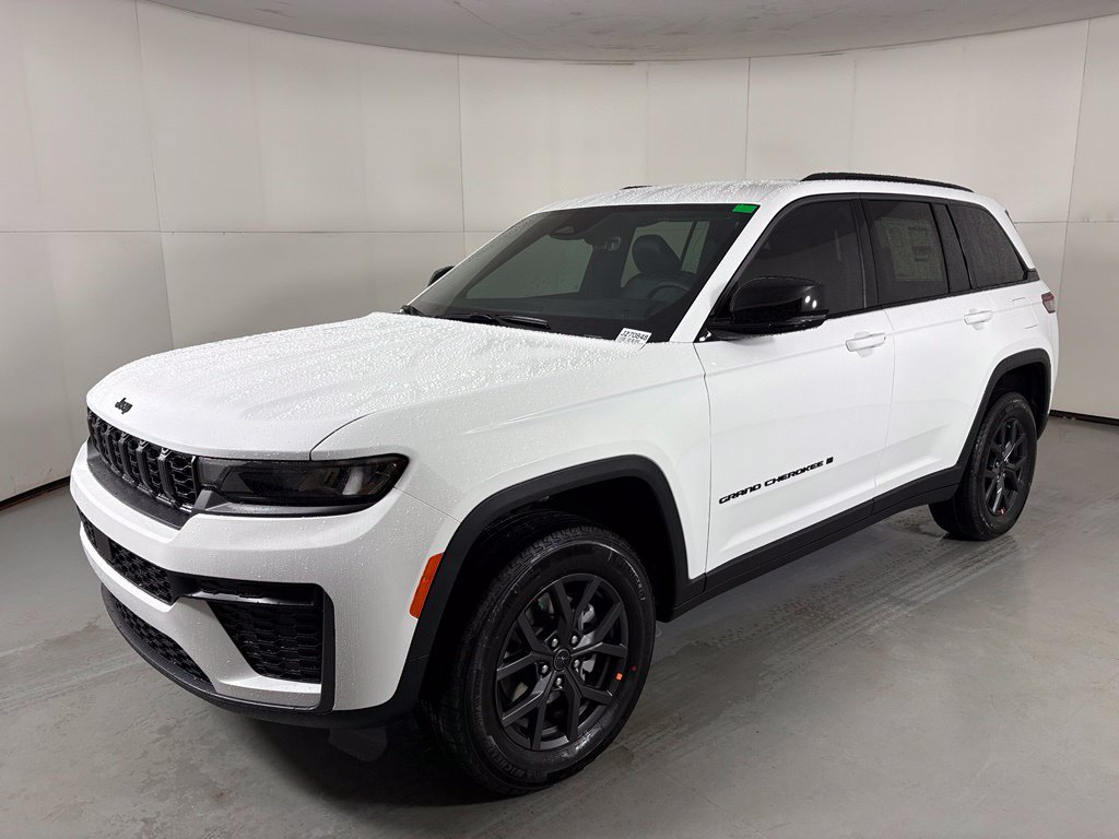 New 2027 Jeep Grand Cherokee Altitude RWD image 4